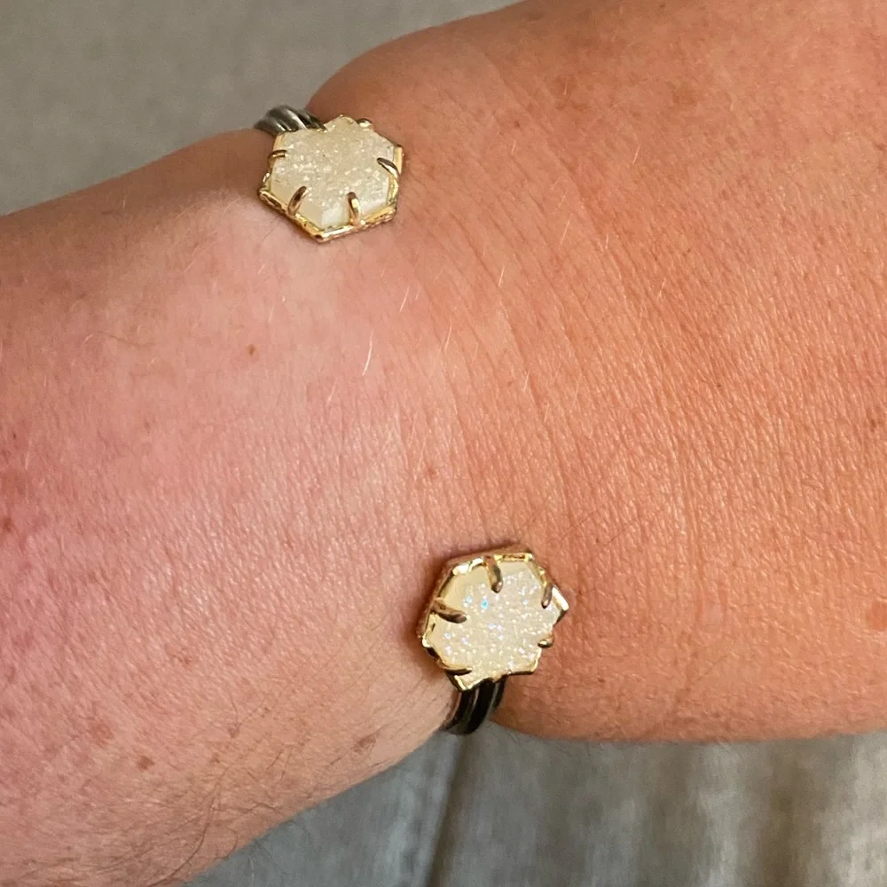 Kendra Scott Gold and Cream Bracelet - Picture 1 of 4